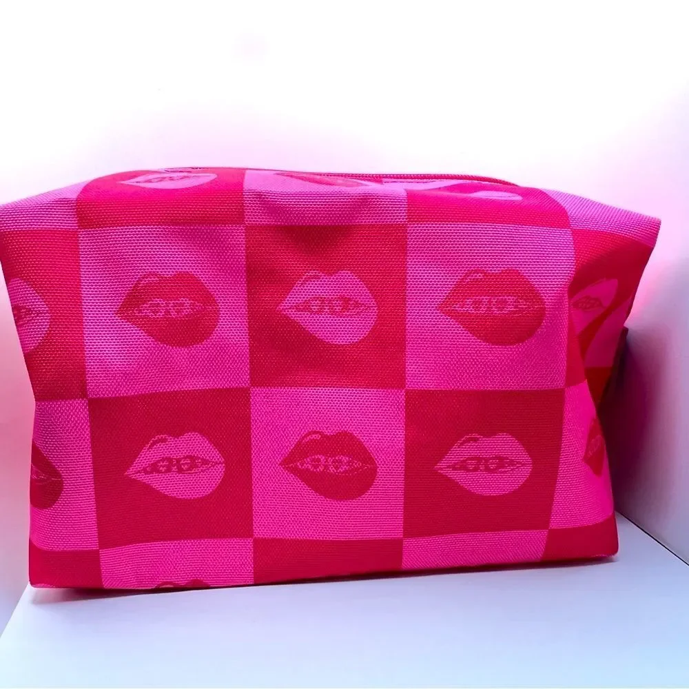 🦋$10~ Benefit Cosmetic ~ Pink Lips Checkered Bag ~ Case Travel ~ NWT